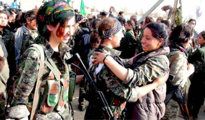 Combattenti curdo-siriane