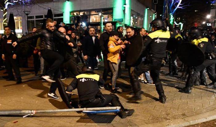 Erdogan all'Olanda: punite i poliziotti che hanno caricato i manifestanti turchi