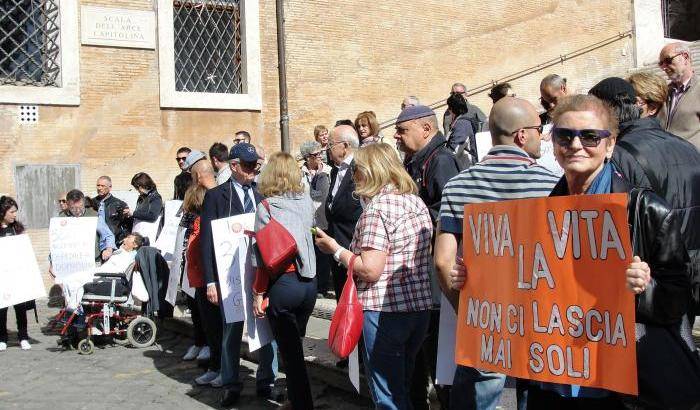 protesta delle associazioni