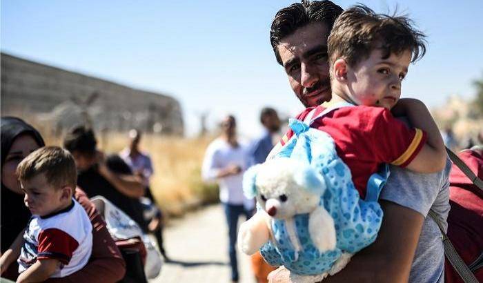 Siria, la Francia apre un corridoio umanitario per i rifugiati