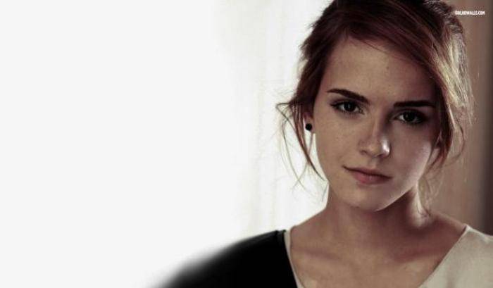 Rubano le foto intime di Emma Watson: è l'ennesima star spiata