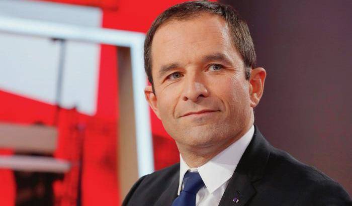 Hamon rilancia il suo progetto: una Francia sociale e ecologica