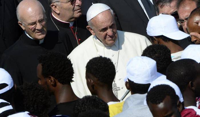 Papa Francesco incontra i migranti- foto d'archivio