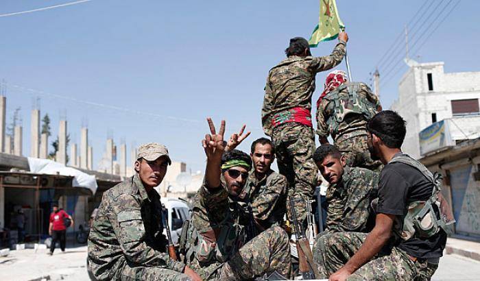 Miliziani curdi del Ypg schierati con le truppe Usa