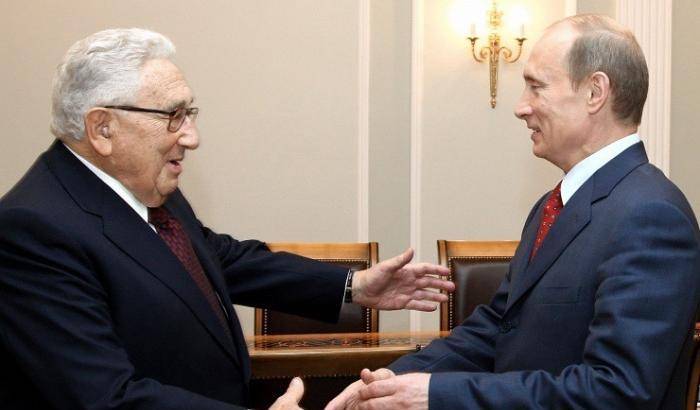 Kissinger: Putin non è Hitler, il dialogo con la Russia è nell’interesse di tutti