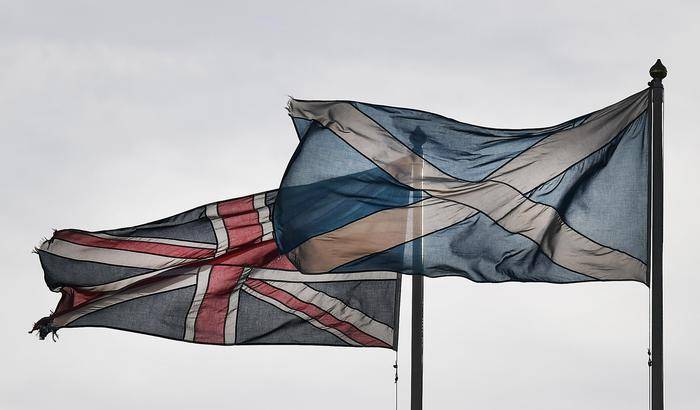 Scozia, il parlamento di Edimburgo dice sì al referendum bis sull'indipendenza