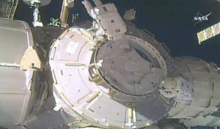 Ops, la Stazione spaziale internazionale ha perso un pezzo