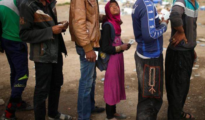 Mosul, chi non muore sotto le bombe muore per la fame