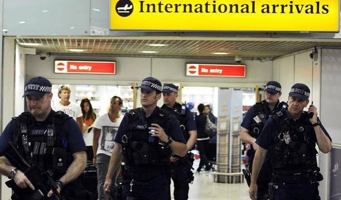 Terrorismo, Londra alza le misure di sicurezza in aeroporti e centrali nucleari