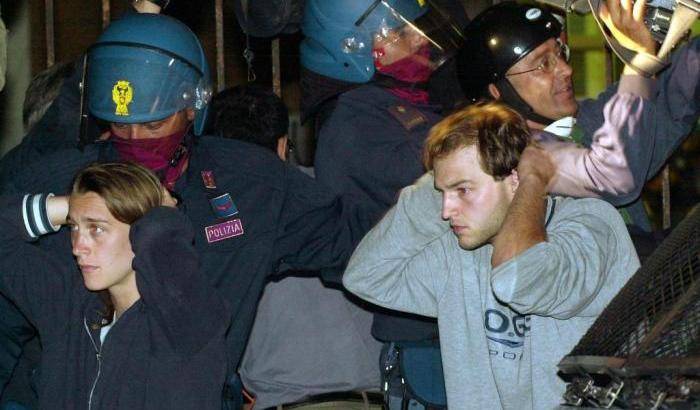 G8, sindacato di polizia contro il risarcimento ai torturati: svenduto il nostro onore