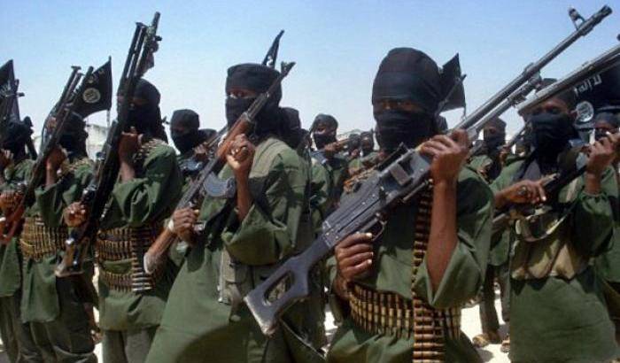 Carneficina a Mogadiscio: autobomba di al-Shaabab provoca la morte di 20 civili