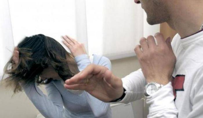 Bergamo, picchiava la moglie davanti a figlio di 2 anni: arrestato operaio tunisino