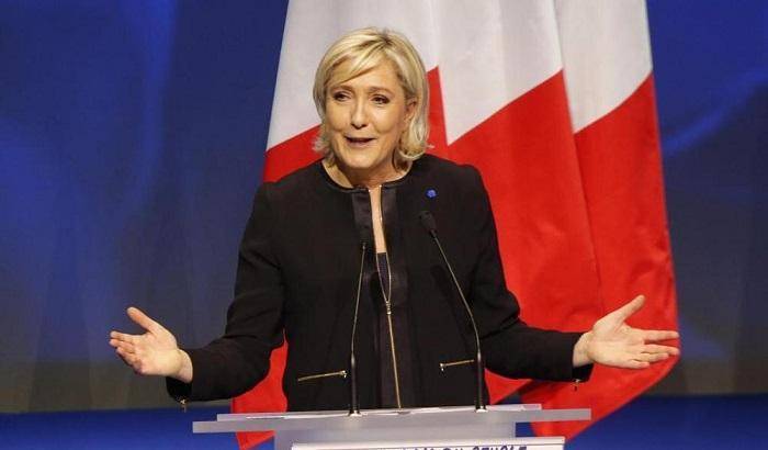 Le Pen cavalca l'onda: siamo in guerra contro un mostruoso totalitarismo