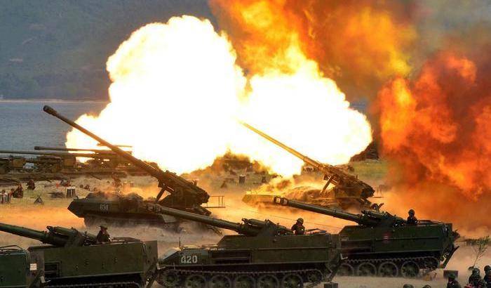 Dimostrazioni di mezzi pesanti della Corea del Nord