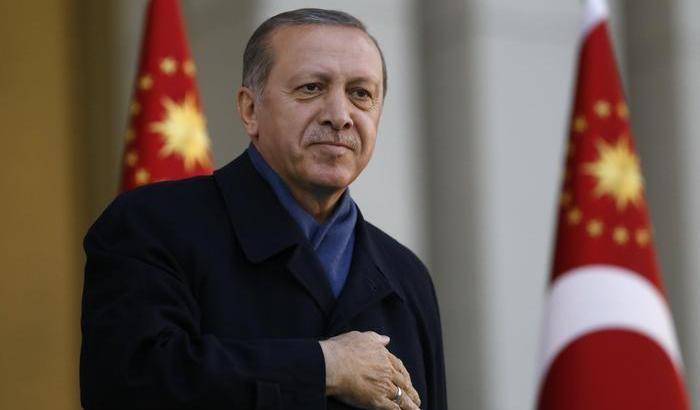 Erdogan sospende 9103 agenti, sospettati di avere legami con Fethullah Gulen