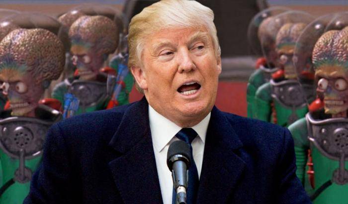Una linea per denunciare i crimini dei "criminali alieni": il web ironizza su Trump
