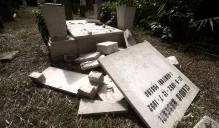 Vandali in azione al cimitero del Verano: distrutte tombe ebraiche e cattoliche