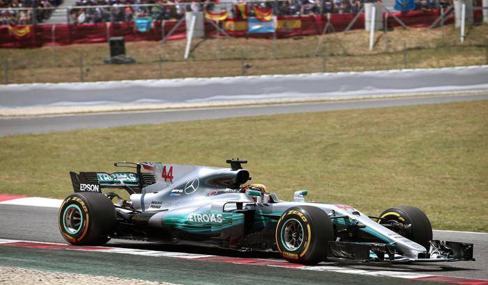 Lewis Hamilton sul circuito di Montmelò