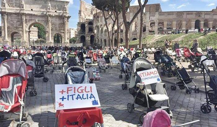 La protesta dei passeggini al Colosseo