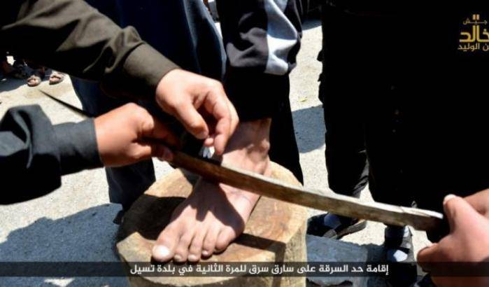 L'Isis amputa il piede a un ladro recidivo: feroci fino all'ultimo giorno
