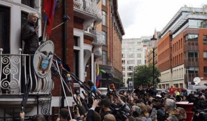 Giallo sull'estradizione di Assange: Svezia archivia le indagini, Londra non molla