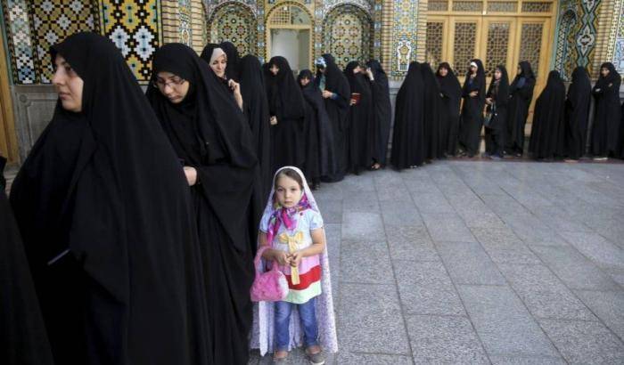 In Iran si vota: ma uomini e donne in seggi separati