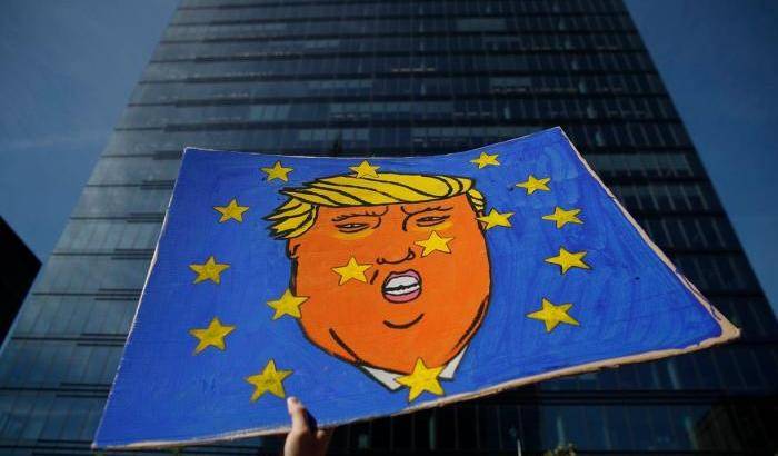 Manifestanti anti Trump a Bruxelles