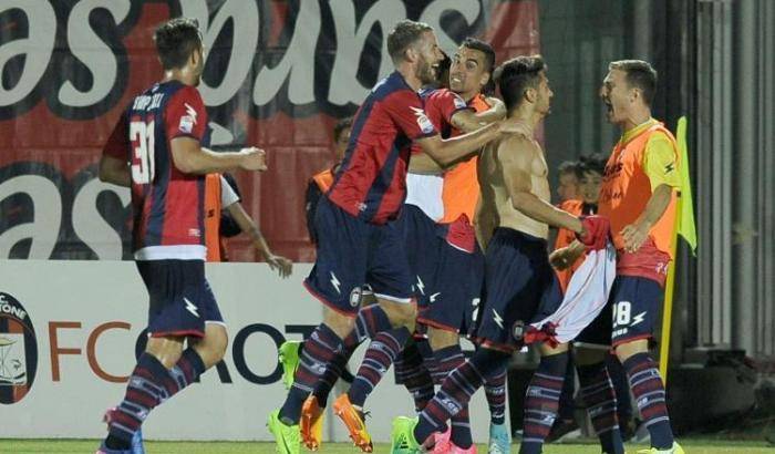 Miracolo del Crotone che resta in serie A