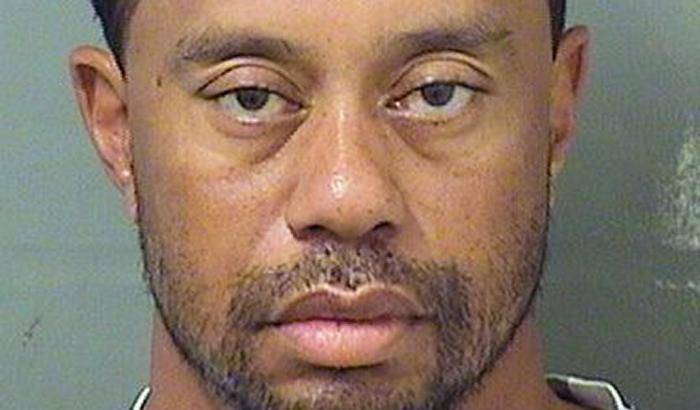 Ubriaco al volante: arrestato e rilasciato Tiger Woods