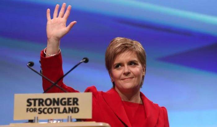 Nicola Sturgeon: "L'indipendenza della Scozia utile alla ripresa dopo il Covid-19"