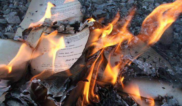 I jihadisti hanno dato fuoco ai documenti dei ministeri
