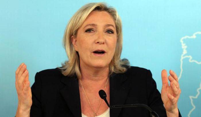 Scivolata della Le Pen: il suo discorso copiato da Fillon