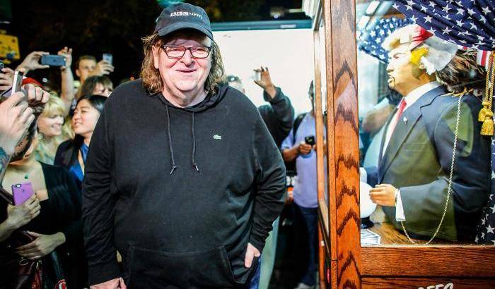 Michael Moore a Broadway per uno spettacolo contro Trump: teme la satira