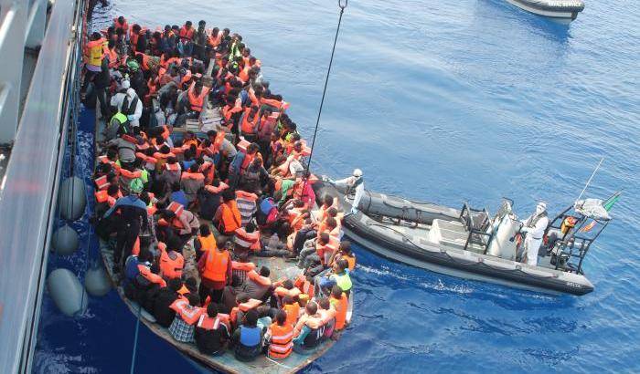 Migranti, interviene Junker: l’Italia ha salvato l’onore dell’Europa