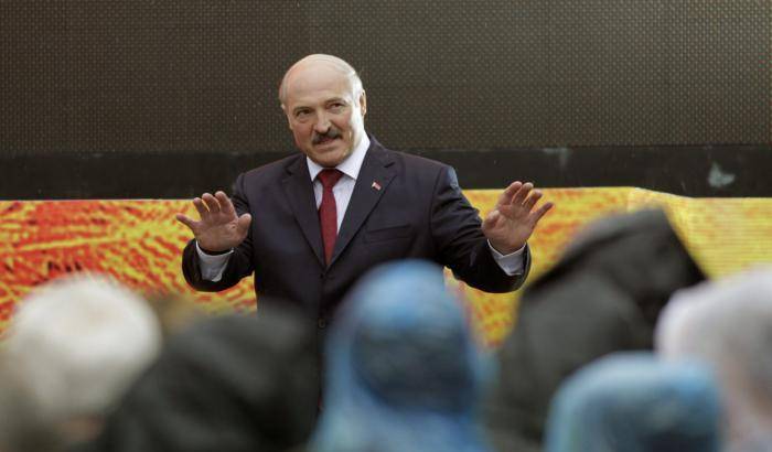 La faccia tosta di Lukashenko: "Assurde le nuovi sanzioni contro la Bielorussia"