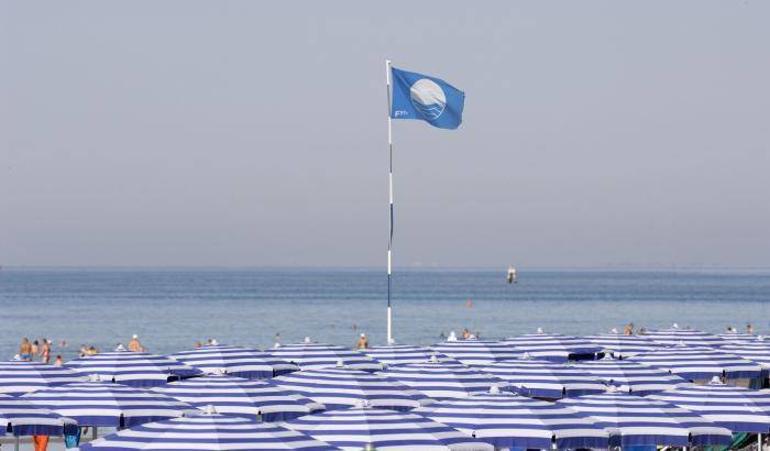 Mare italiano sempre più pulito, la Bandiera blu sventola su 342 spiagge