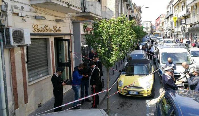 Marano, gioielliere ucciso nel suo negozio: potrebbe non essere stata una rapina