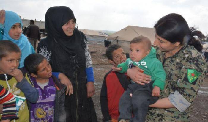 I curdi annunciano: a giorni l'assalto finale contro l'Isis a Raqqa