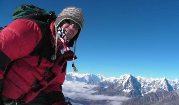 Malato terminale di cancro conquista la cima dell'Everest: "Tutto è possibile"