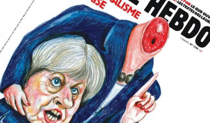 Charlie Hebdo irride il Regno Unito: in copertina Theresa May decapitata