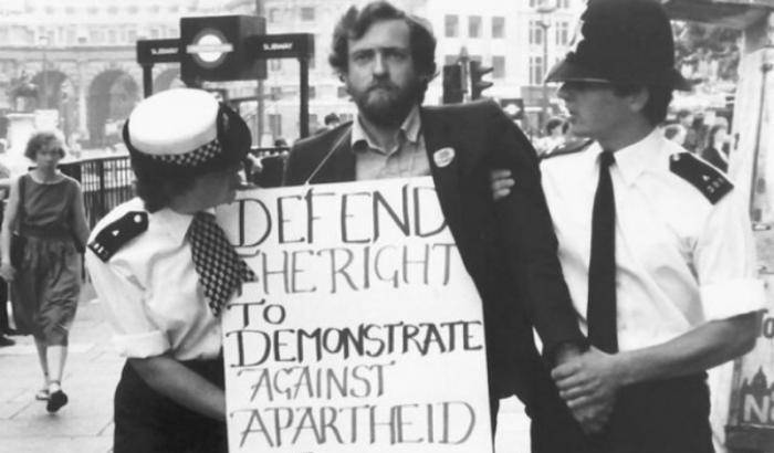 Corbyn, dalle lotte contro l'apartheid alla conquista del voto dei giovani