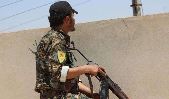 I combattenti curdi strappano all'Isis altre aree di Raqqa