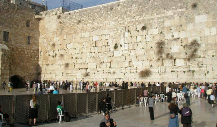 Donna nuda al Muro del Pianto di Gerusalemme: bloccata