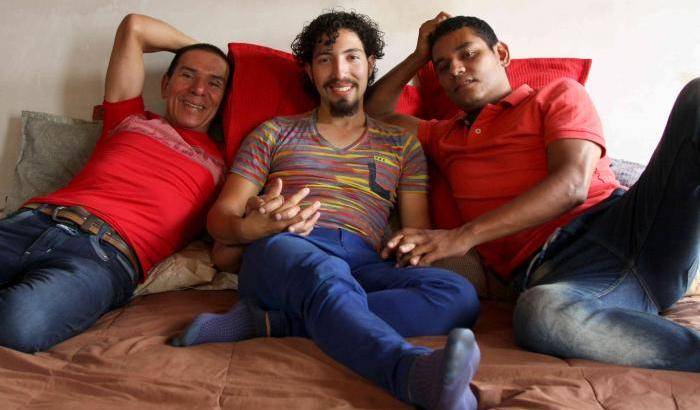 Matrimonio gay, ma a tre: la Colombia legalizza l'unione poligama