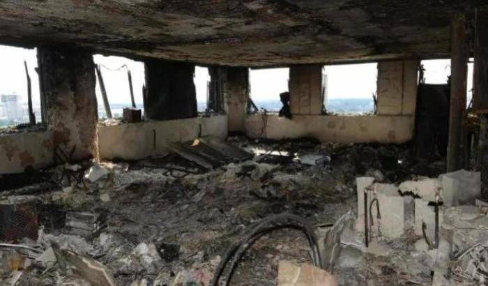 Una immagine dalla Greenfell Tower dopo l'incendio