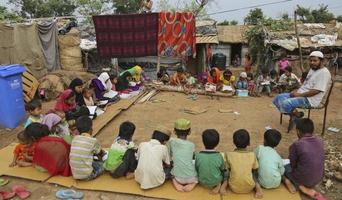 Una scuola dei rifugiati Rohingya in India
