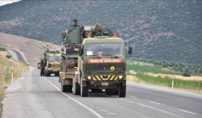 00049BD8-la-colonna-militare-turca-entra-in-siria La colonna militare turca entra in Siria