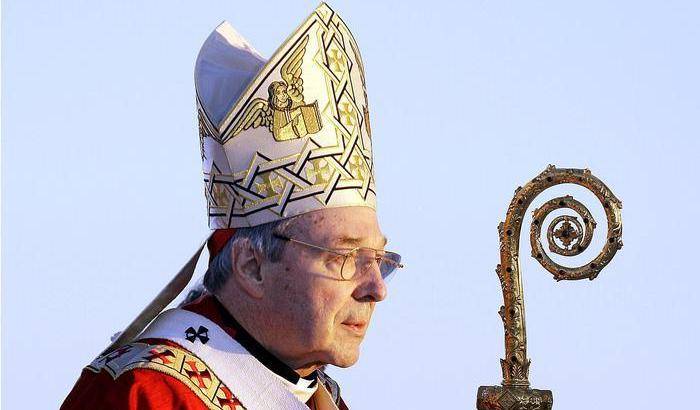 Bufera in Vaticano: il cardinal Pell incriminato per pedofilia