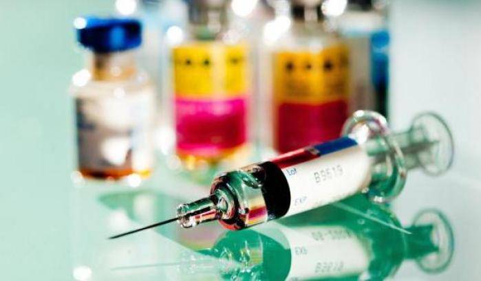 Dialogo surreale con un genitore: sul web dicono che fanno male, devo vaccinare mio figlio?
