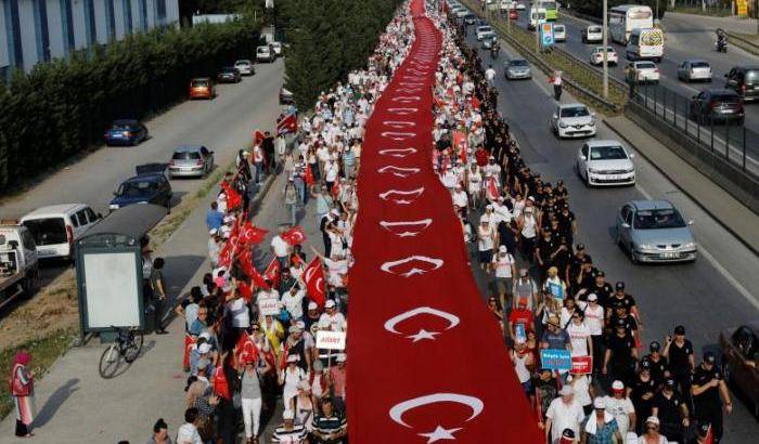 Marcia per la giustizia: la Turchia democratica sfida il Sultano Erdogan